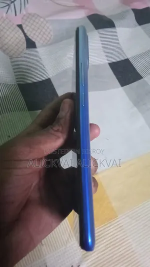 ইনফিনিক্স ৪ জিবি ব্লু
