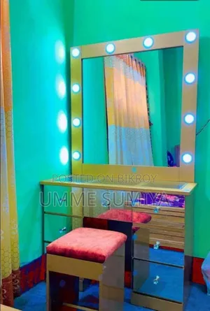 ড্রেসিং টেবিল ইউজড
