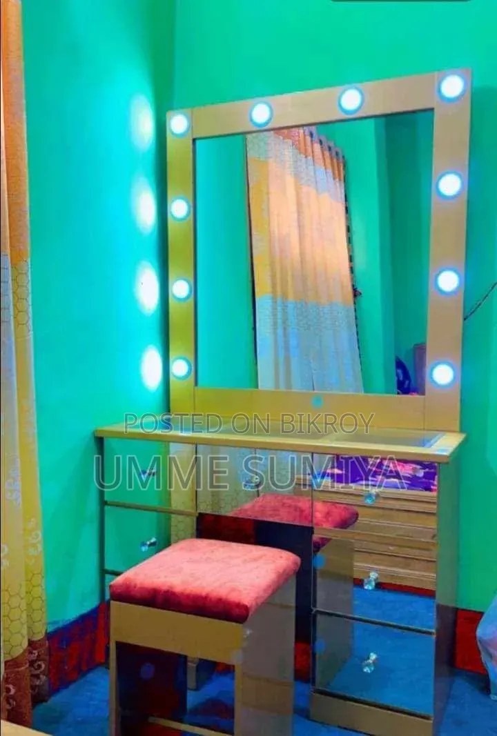 ড্রেসিং টেবিল ইউজড