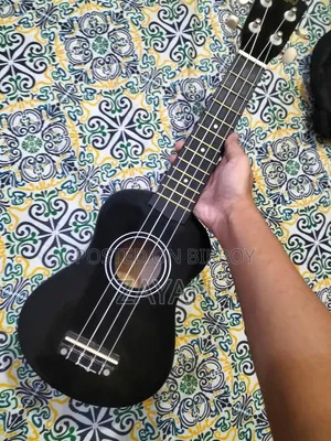 বিক্রির জন্য ইউকুলেলে