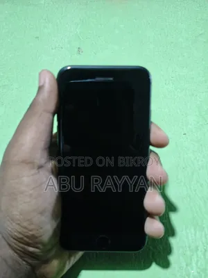 অ্যাপল আইফোন ৮ ৬৪ জিবি ব্ল্যাক