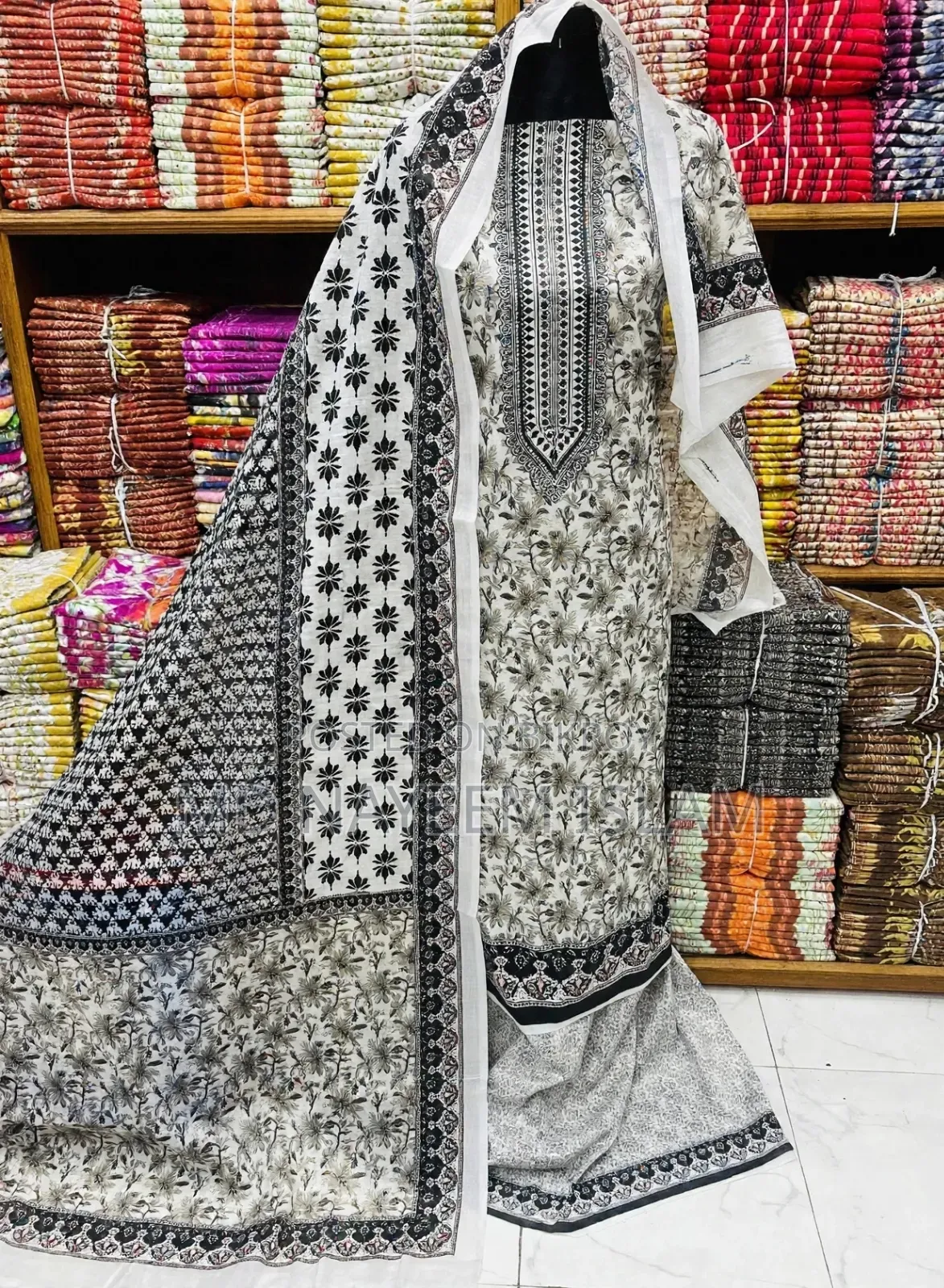 যারা থ্রি পিচ কিনবেন তারা ইনবক্স করুন