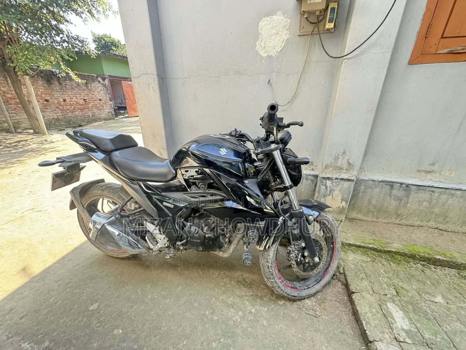 সুজুকি জিক্সার ২০২৩ ব্ল্যাক