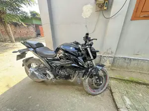 সুজুকি জিক্সার ২০২৩ ব্ল্যাক