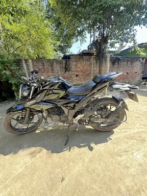 সুজুকি জিক্সার ২০২৩ ব্ল্যাক