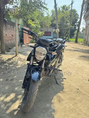 সুজুকি জিক্সার ২০২৩ ব্ল্যাক