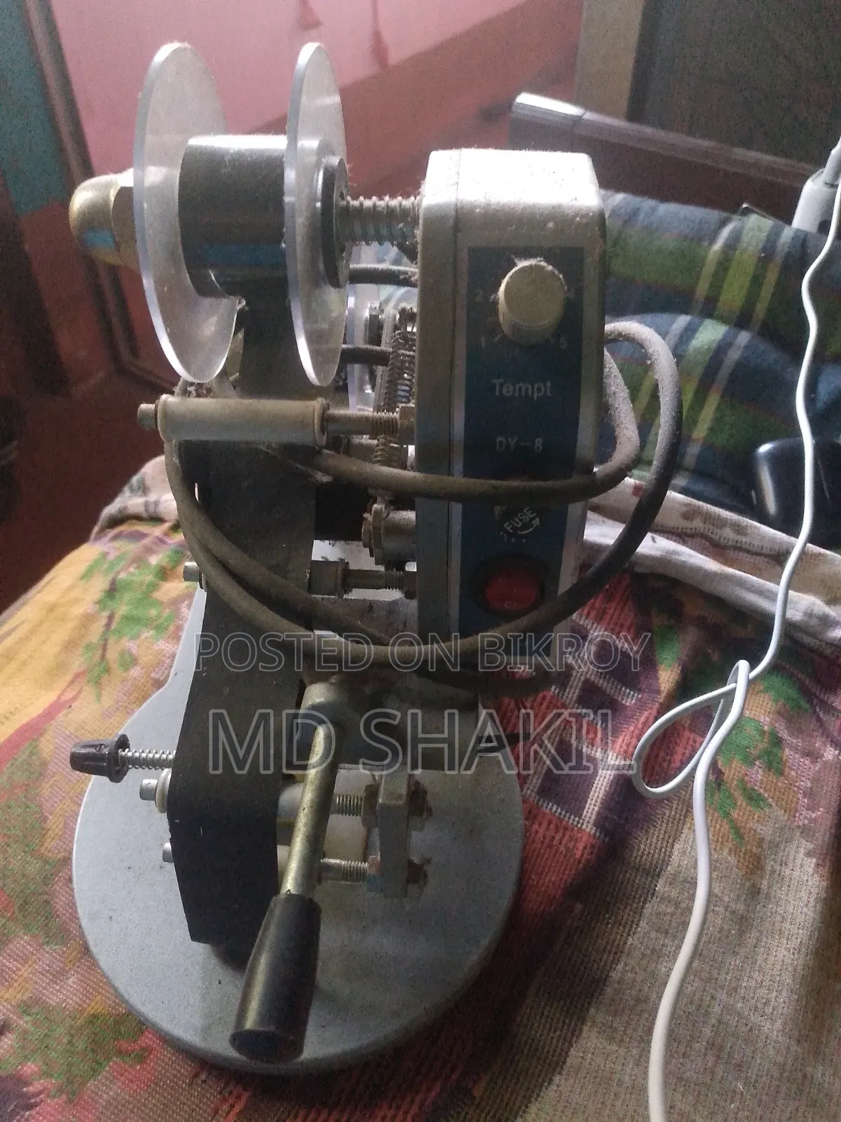 Date coding machine, dates can be stamped very quickly with this