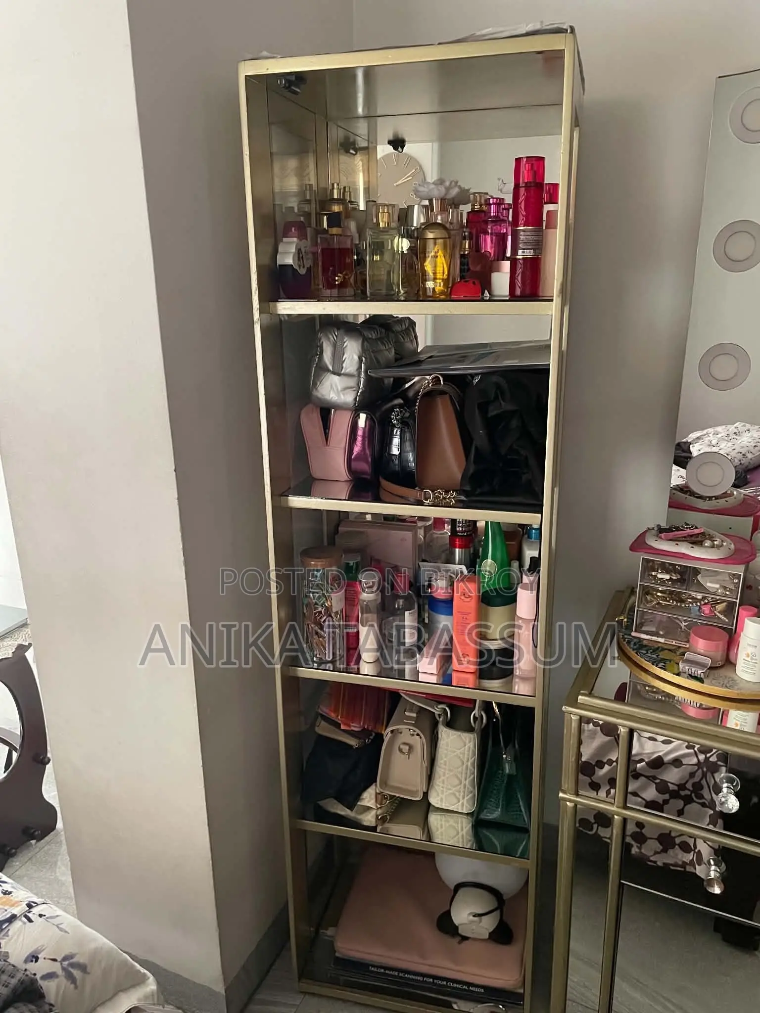 Dressing Table With Big Show Case