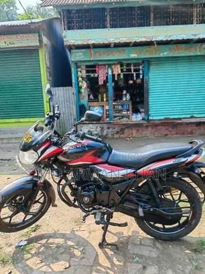 বাজাজ ডিসকভার ১২৫ ২০২১ ব্ল্যাক
