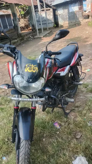 বাজাজ ডিসকভার ১২৫ ২০২১ ব্ল্যাক