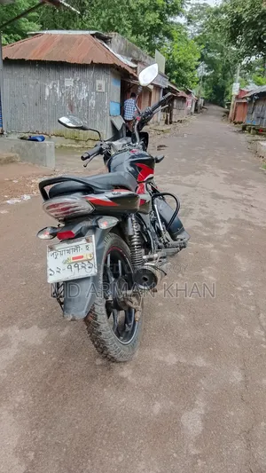বাজাজ ডিসকভার ১২৫ ২০২১ ব্ল্যাক