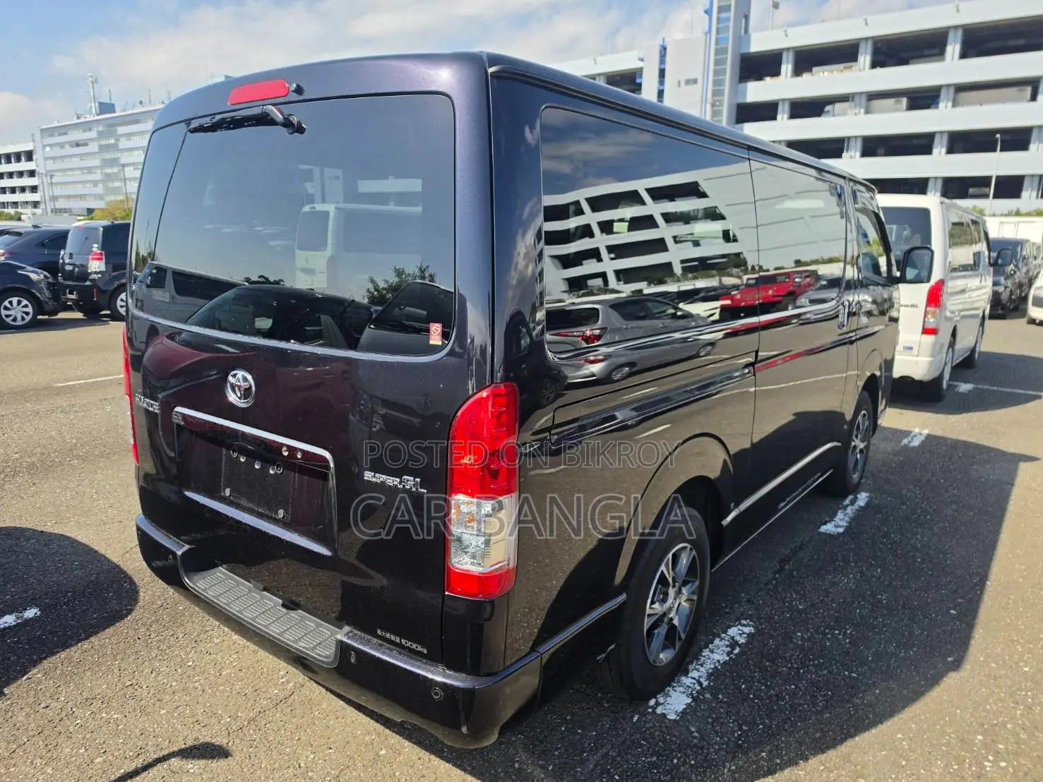 Toyota HiAce 2021 Black
