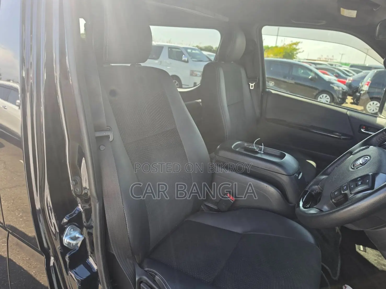 Toyota HiAce 2021 Black