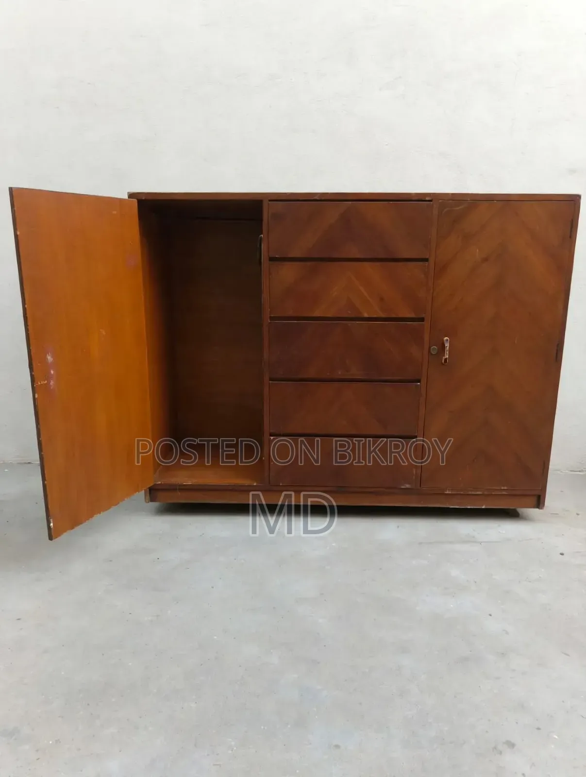 Wardrobe Urgent Sale