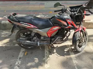 টিভিএস স্ট্রাইকার ১২৫ ২০১৮ লাল