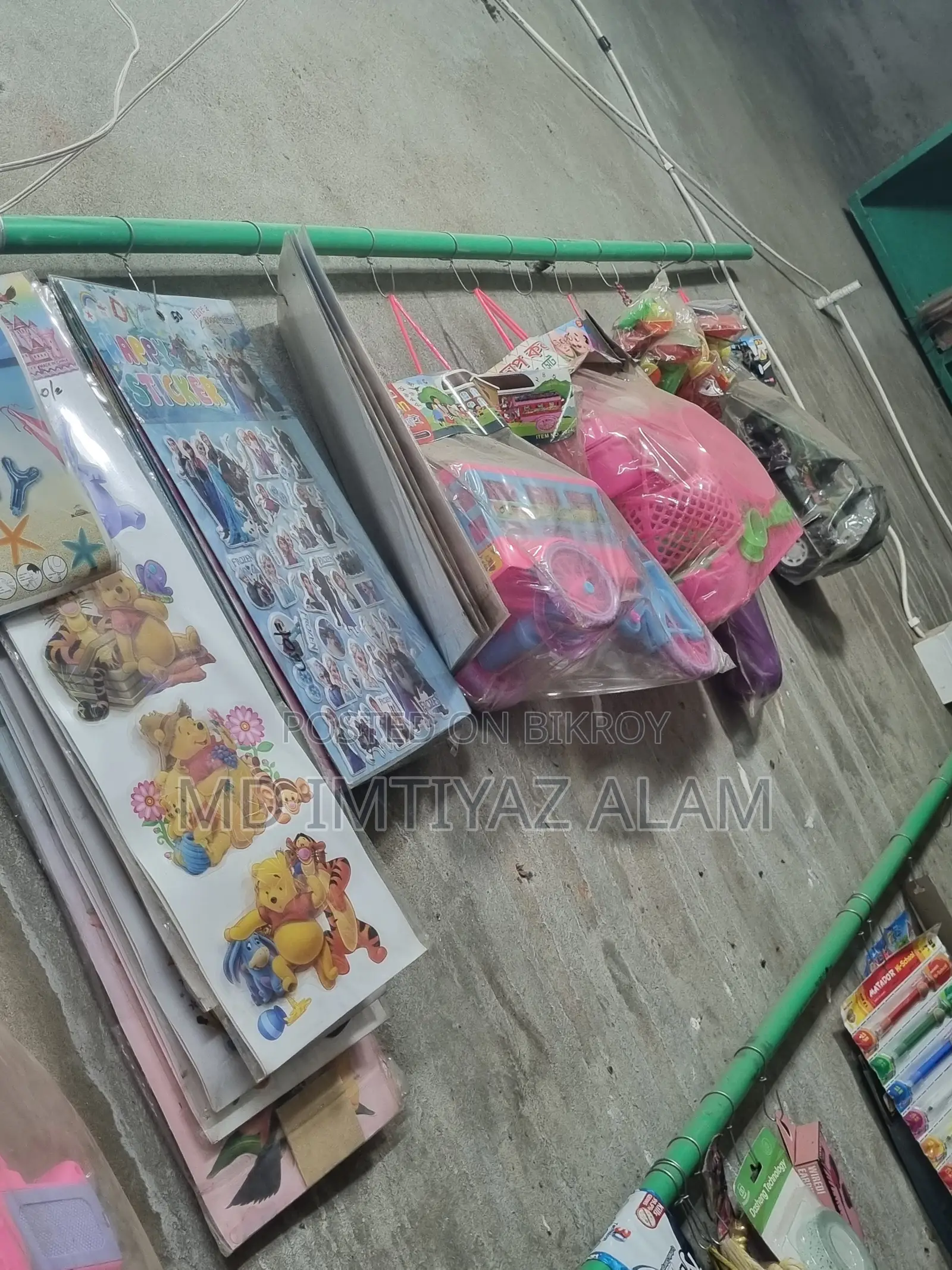 Shop display showcase