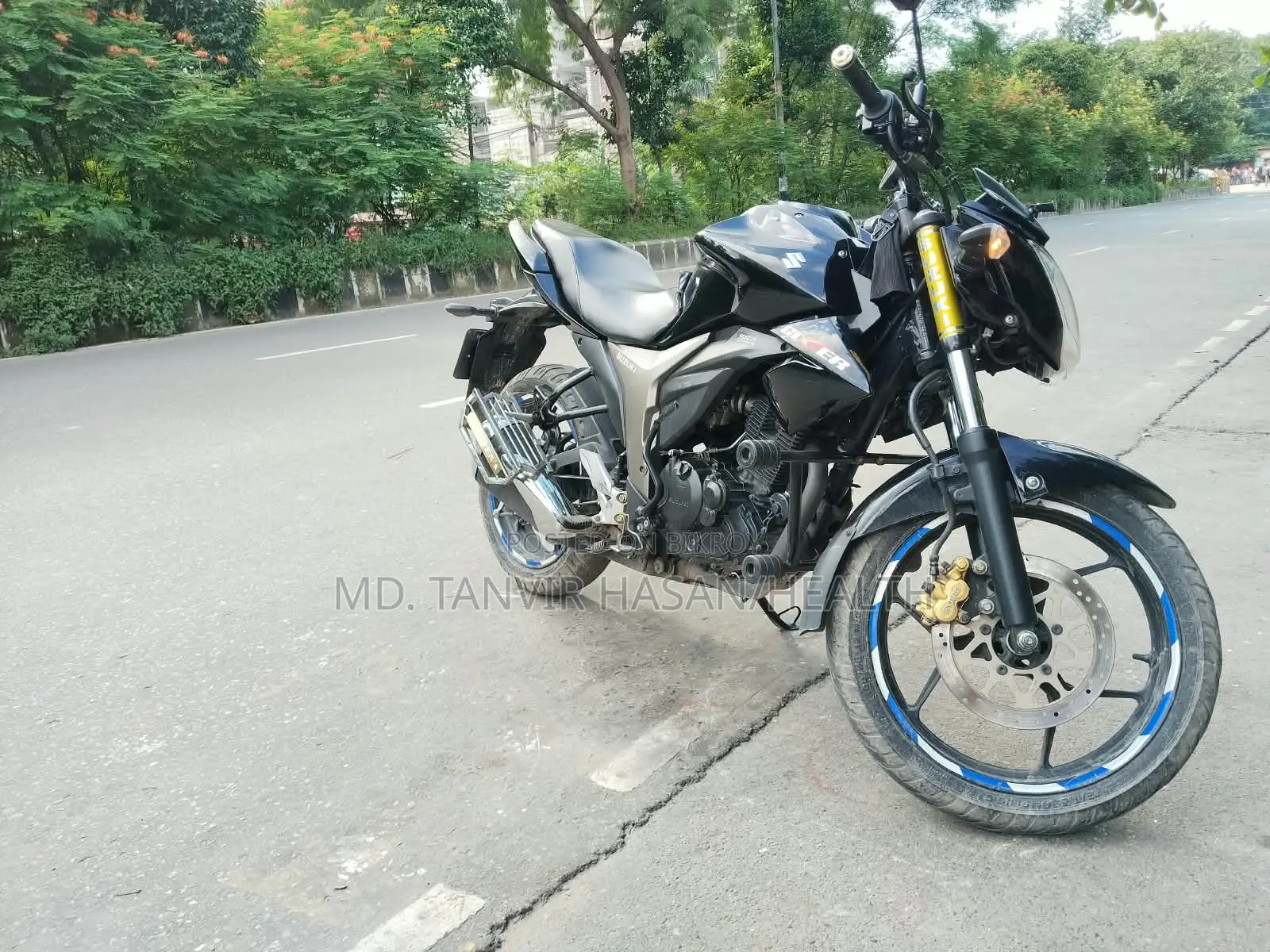 সুজুকি জিক্সার ২০২৩ ব্ল্যাক
