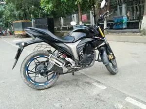 সুজুকি জিক্সার ২০২৩ ব্ল্যাক