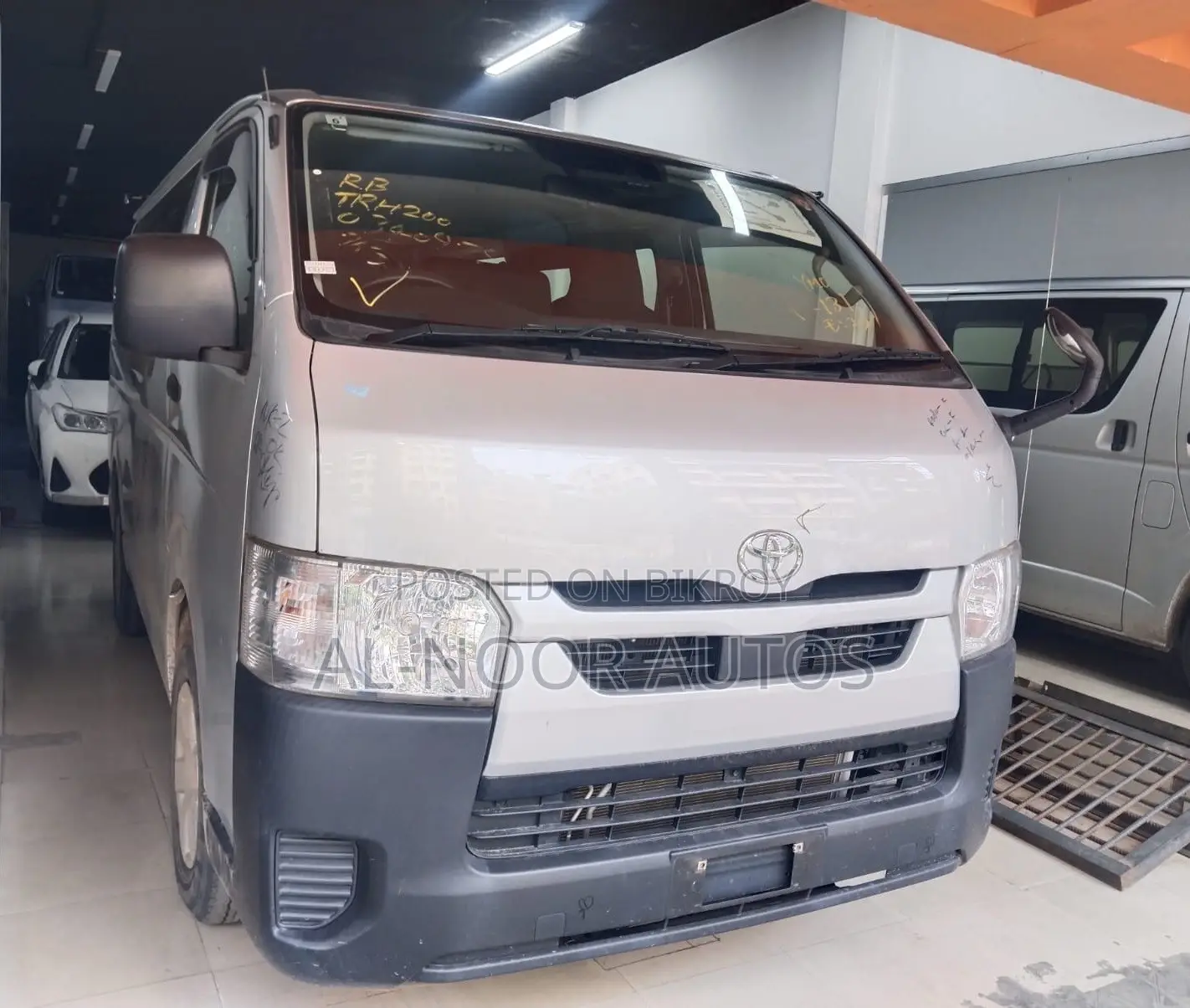Toyota HiAce 2021 Silver