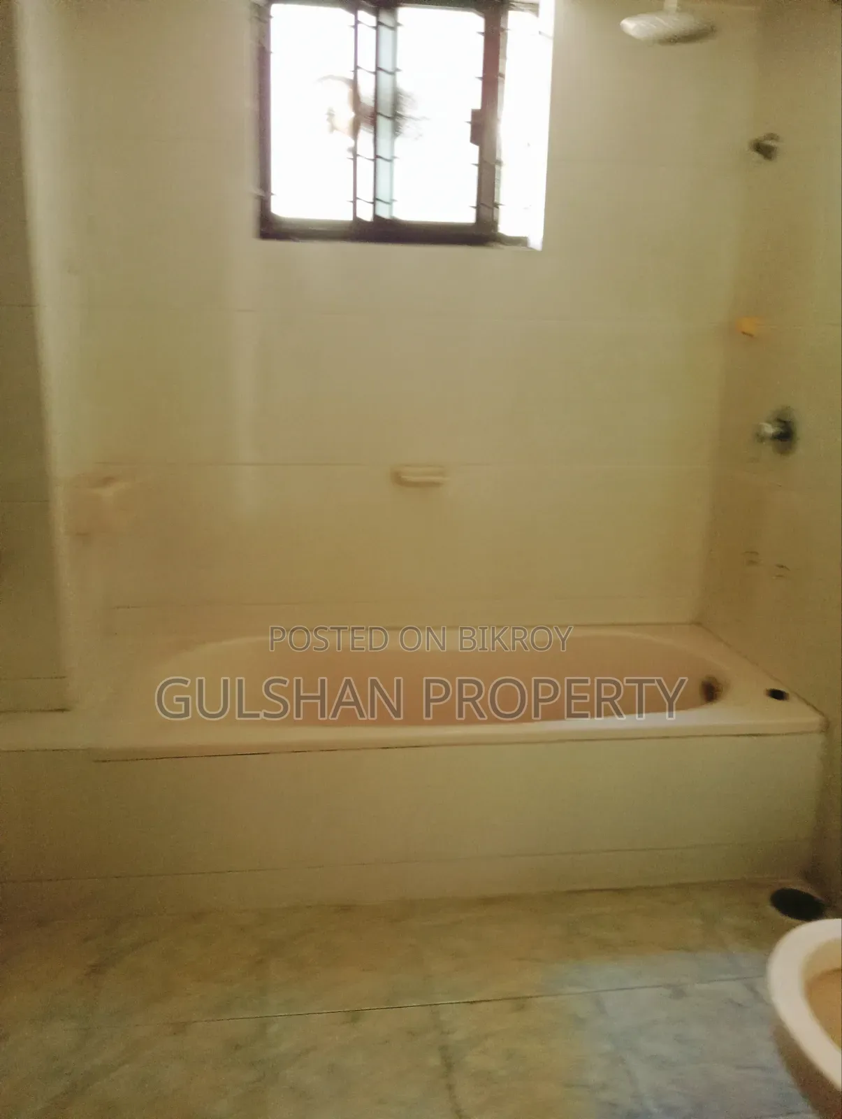 গুলশান ১ উত্তর পাশে ৪ বেডরুমের বেডসিটার ভাড়ার জন্য
