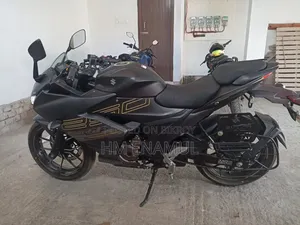 সুজুকি জিক্সার এসএফ ২০২৬ কালো