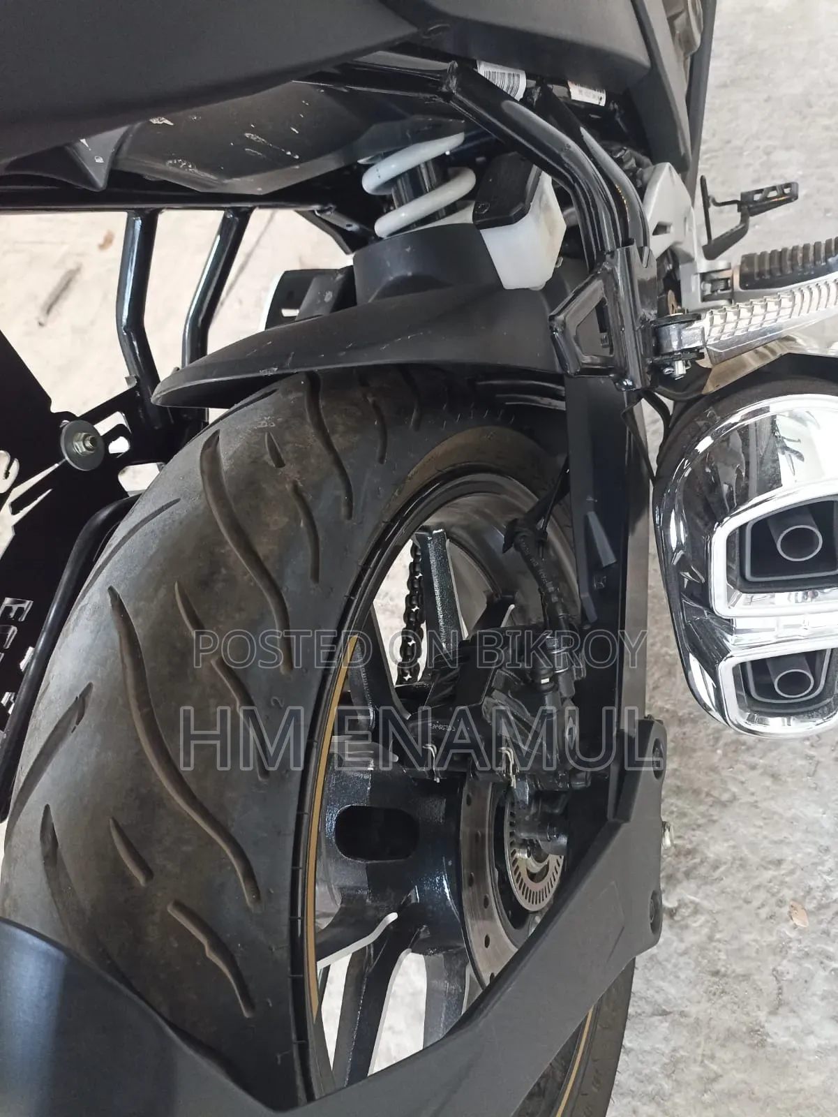 সুজুকি জিক্সার এসএফ ২০২৬ কালো