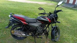 বাজাজ ডিসকভার ১২৫ ২০২০ কালো
