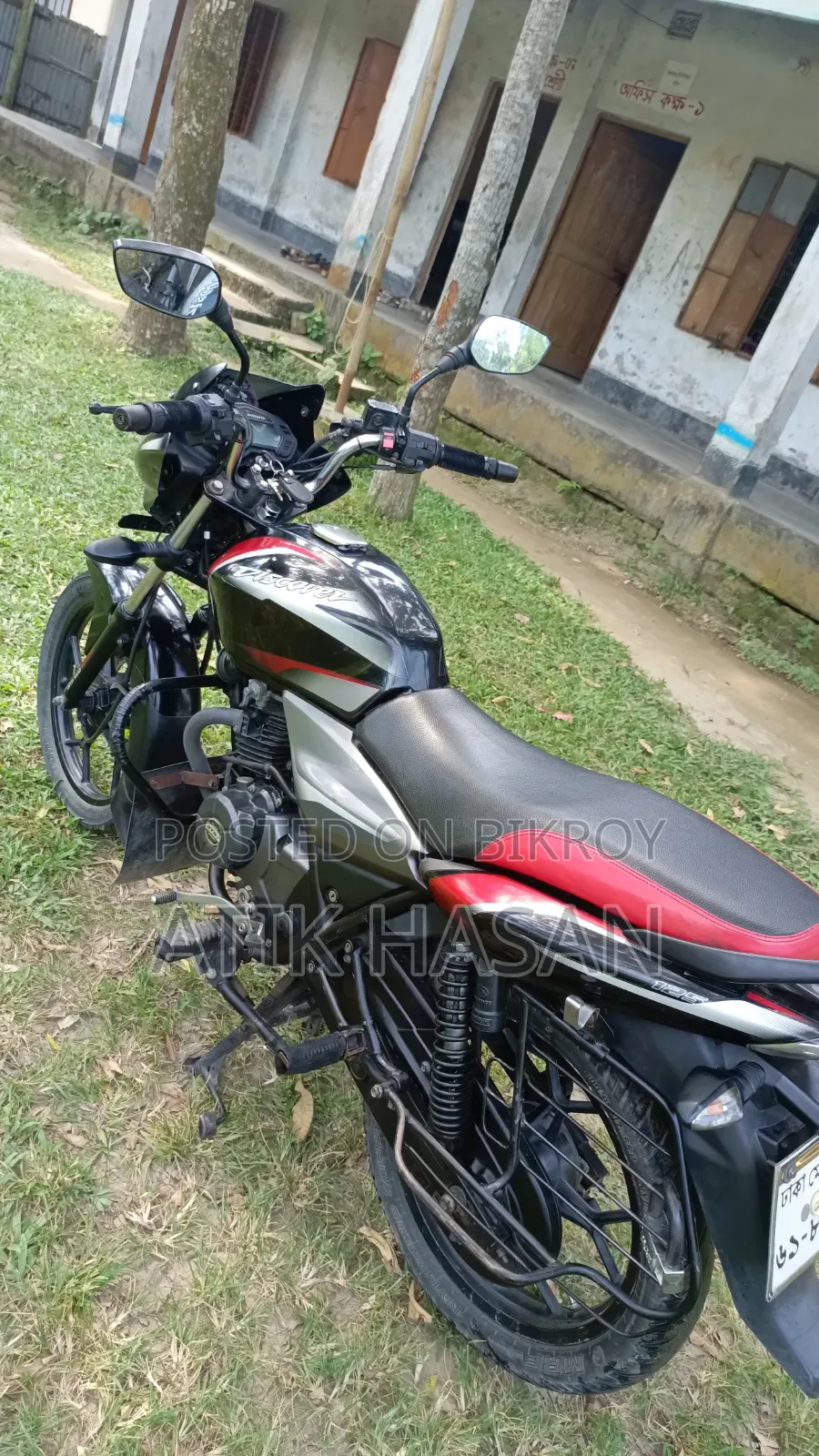বাজাজ ডিসকভার ১২৫ ২০২০ কালো