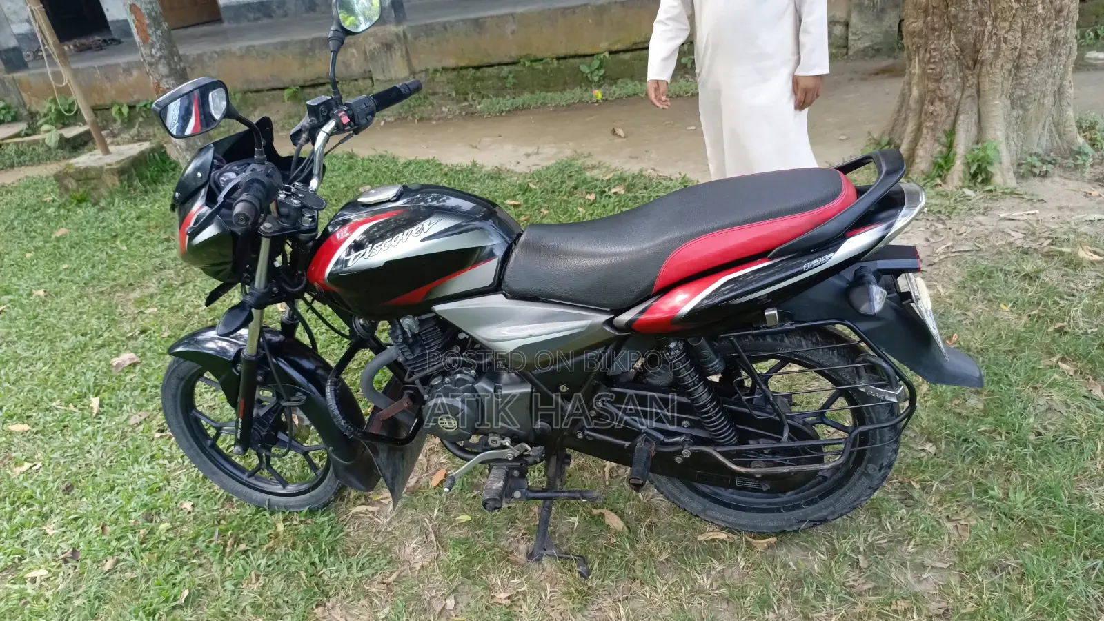 বাজাজ ডিসকভার ১২৫ ২০২০ কালো