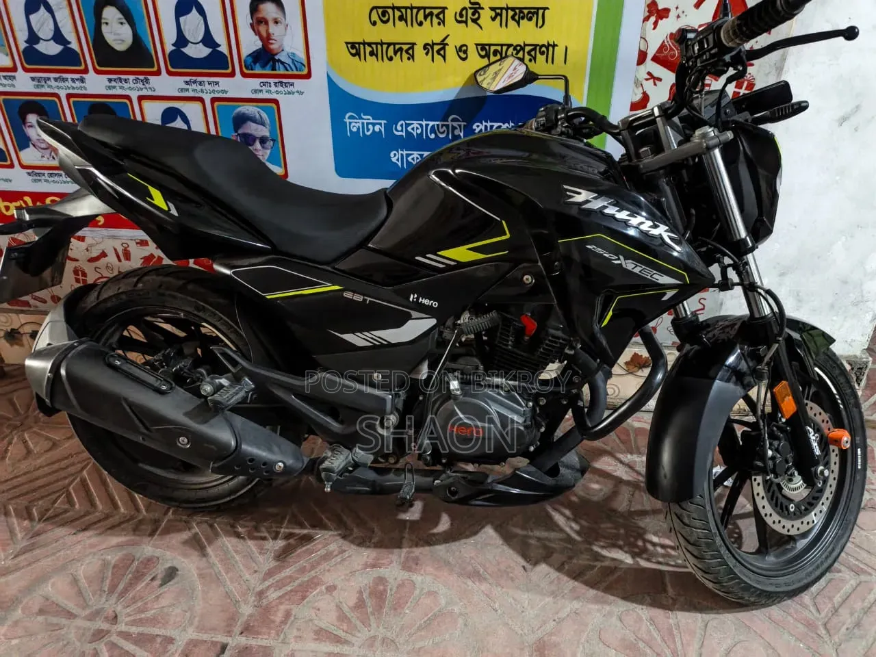 Hero Hunk 150R Xtec 2025 Black