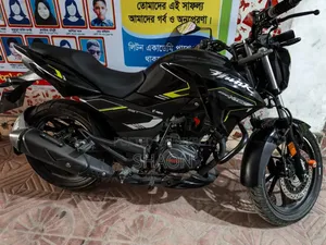 Hero Hunk 150R Xtec 2025 Black