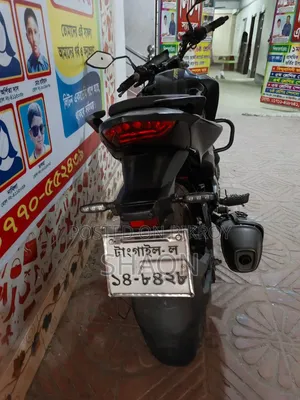 Hero Hunk 150R Xtec 2025 Black