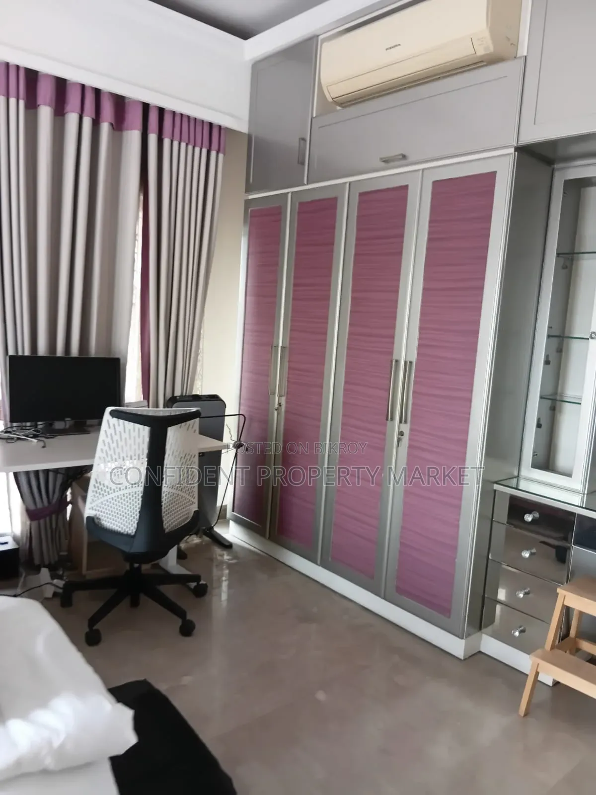 বারিধারায় ভাড়ার জন্য আসবাবপত্রসহ ৪ শোবার ঘরের অ্যাপার্টমেন্ট