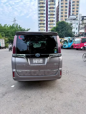 টয়োটা এসকয়ার ২০১৭ গ্রে