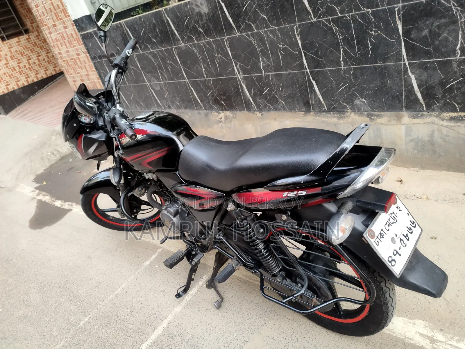 বাজাজ ডিসকভার ১২৫ ২০১৩ কালো