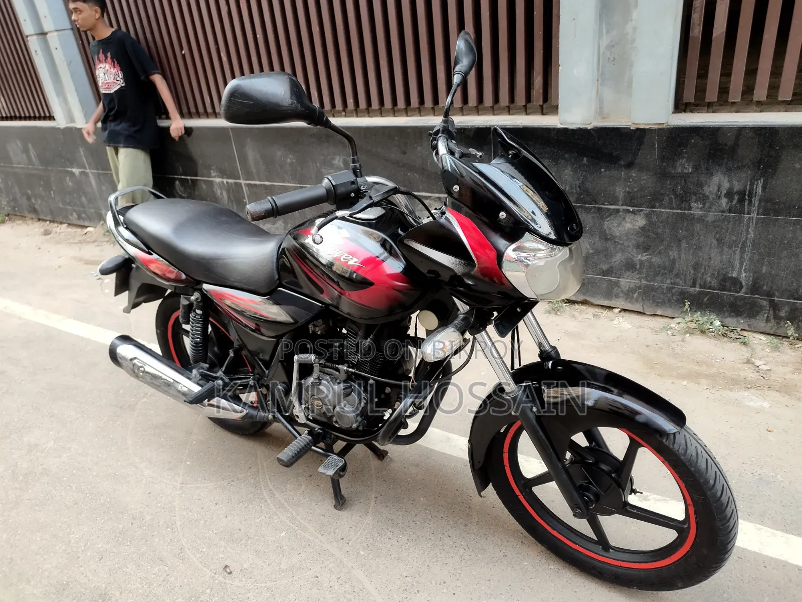 বাজাজ ডিসকভার ১২৫ ২০১৩ কালো