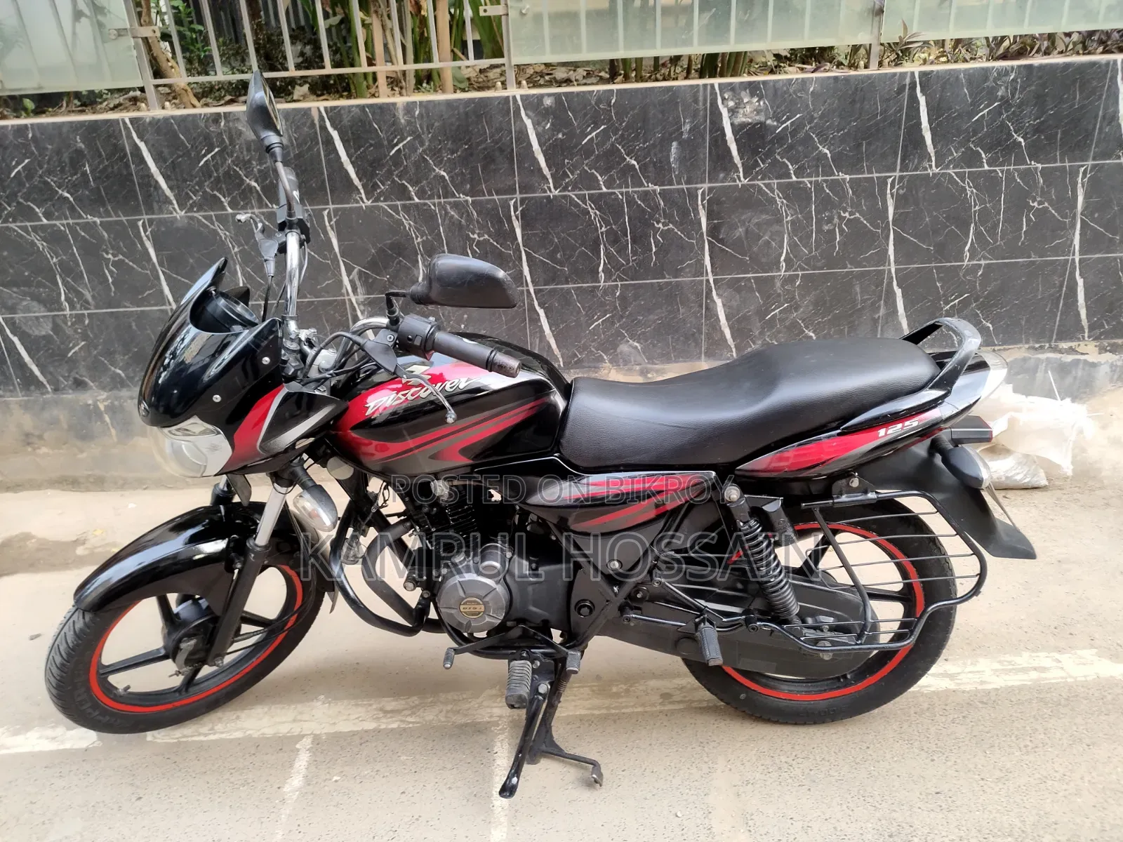 বাজাজ ডিসকভার ১২৫ ২০১৩ কালো