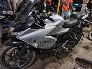 সুজুকি জিক্সার এসএফ ২০২১ সিলভার
