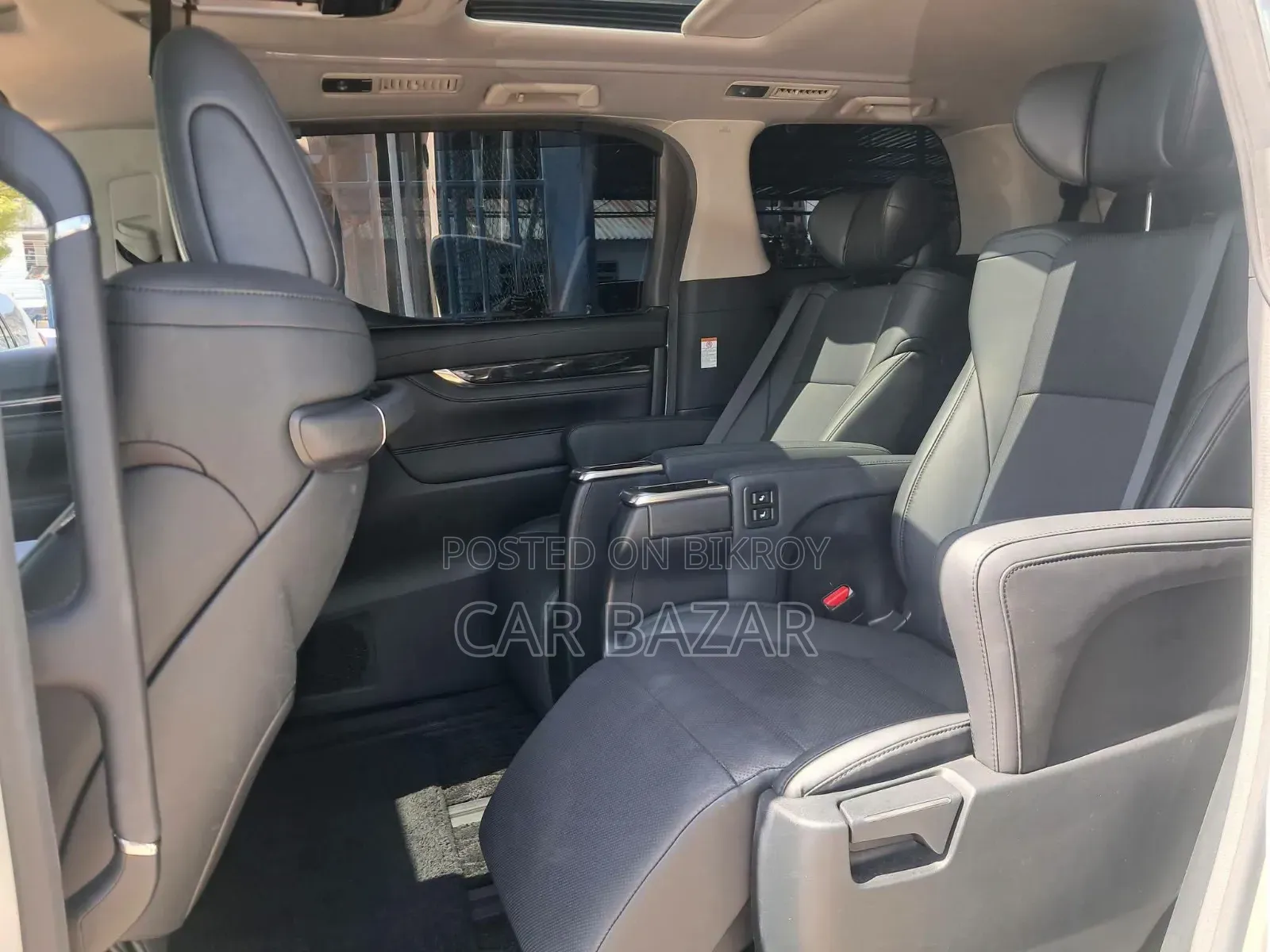 Toyota Alphard 2.5 Hybrid AWD 2020 White