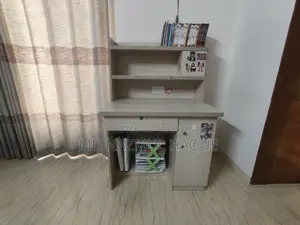 রিডিং টেবিল