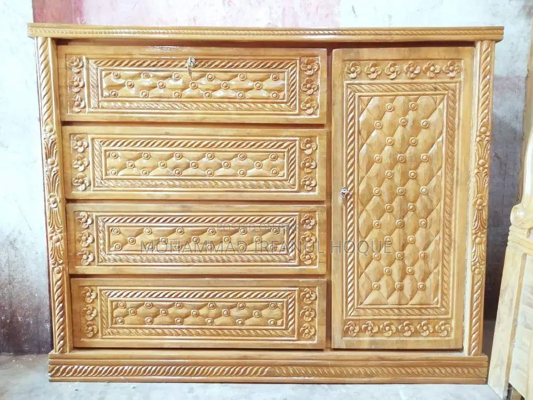 সেগুন কাঠ তৈরি আকর্ষণীয় ওয়ার্ডরোব বিক্রি হবে