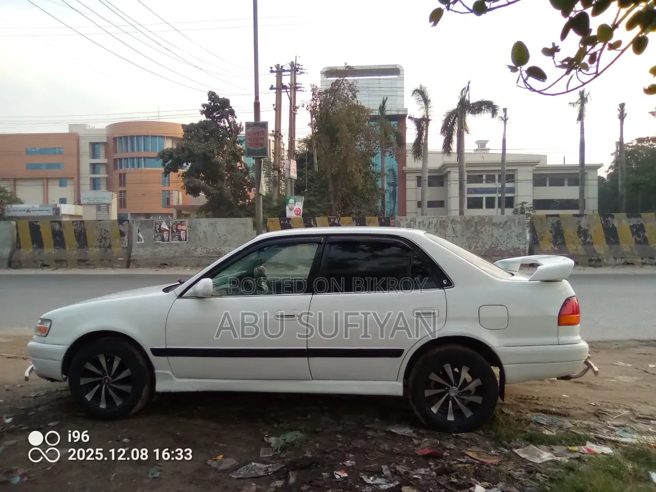 Toyota Corolla Automatic 1997 White