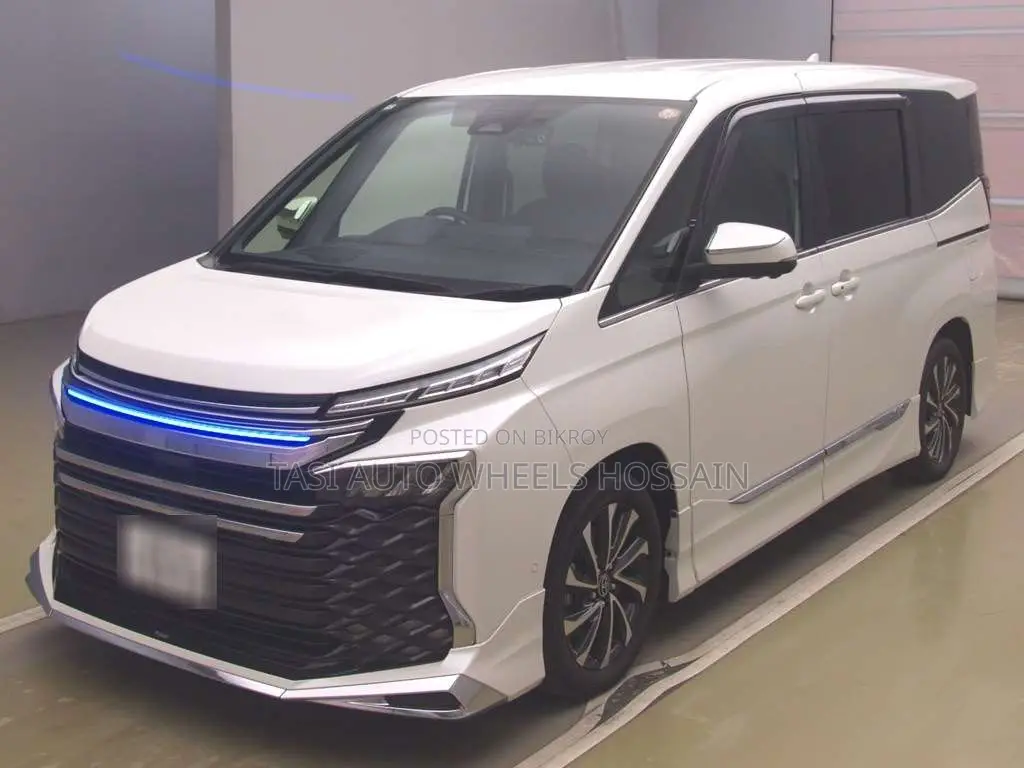 Toyota Voxy Hybrid S-Z Four-Wheel Drive 7-Seater 2022 Pearl