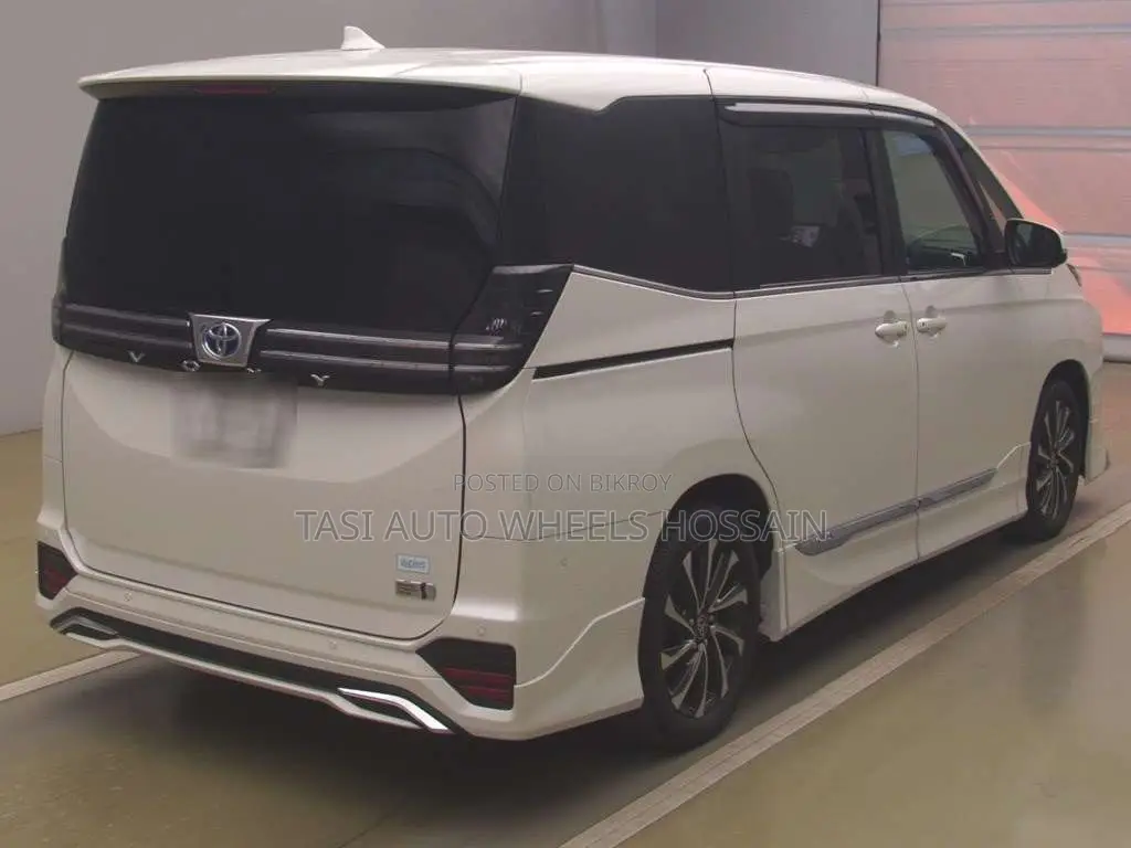 Toyota Voxy Hybrid S-Z Four-Wheel Drive 7-Seater 2022 Pearl
