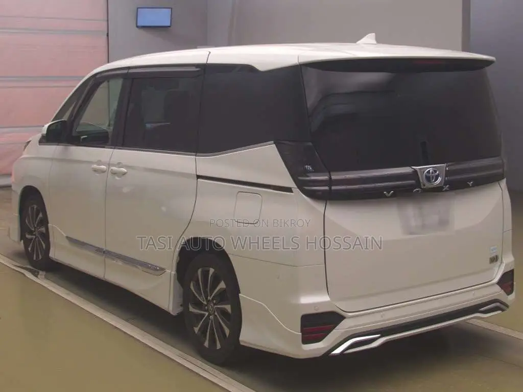 Toyota Voxy Hybrid S-Z Four-Wheel Drive 7-Seater 2022 Pearl