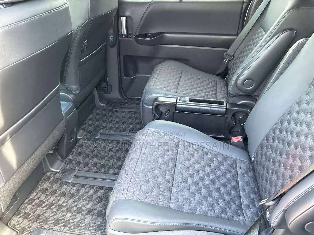 Toyota Voxy Hybrid S-Z Four-Wheel Drive 7-Seater 2022 Pearl