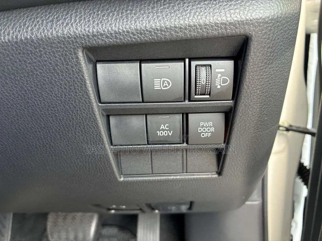 Toyota Voxy Hybrid S-Z Four-Wheel Drive 7-Seater 2022 Pearl