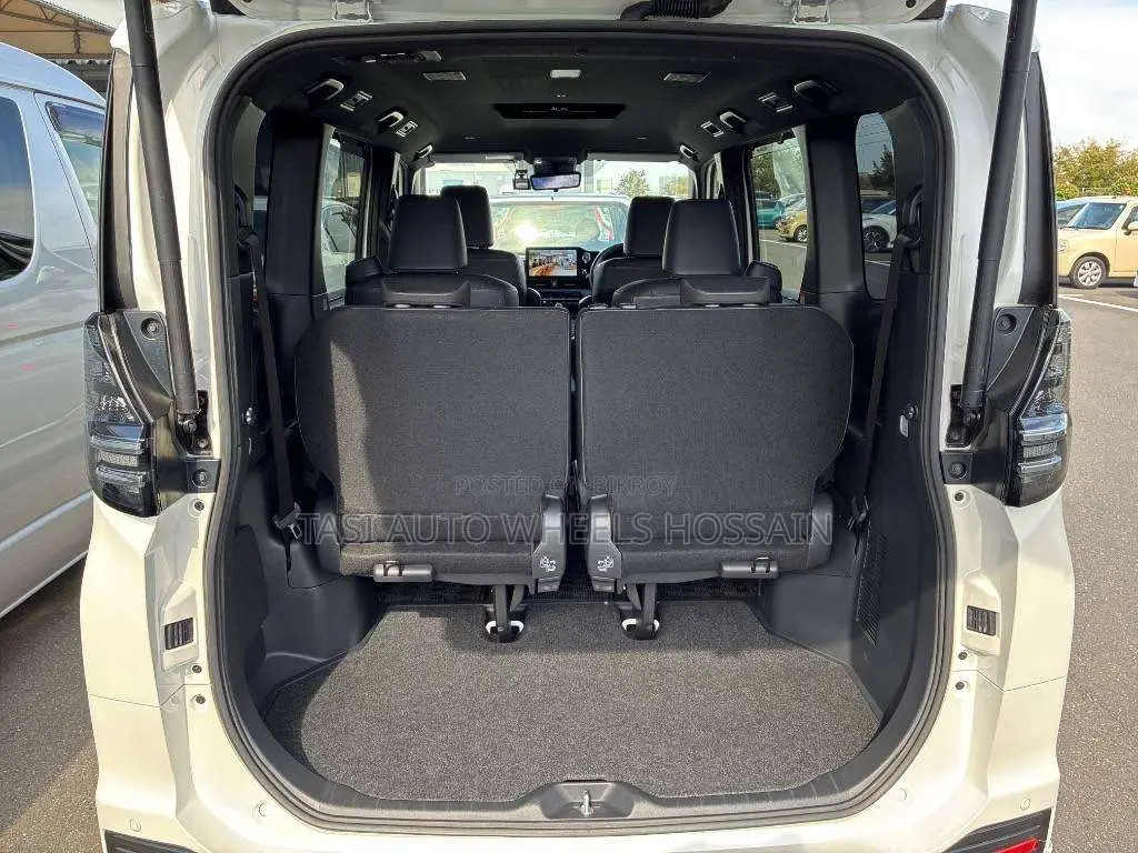 Toyota Voxy Hybrid S-Z Four-Wheel Drive 7-Seater 2022 Pearl