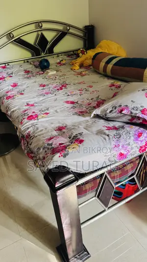 একটি স্টিল ও কাঠের খাট এবং জাজিম বিক্রি করা হবে