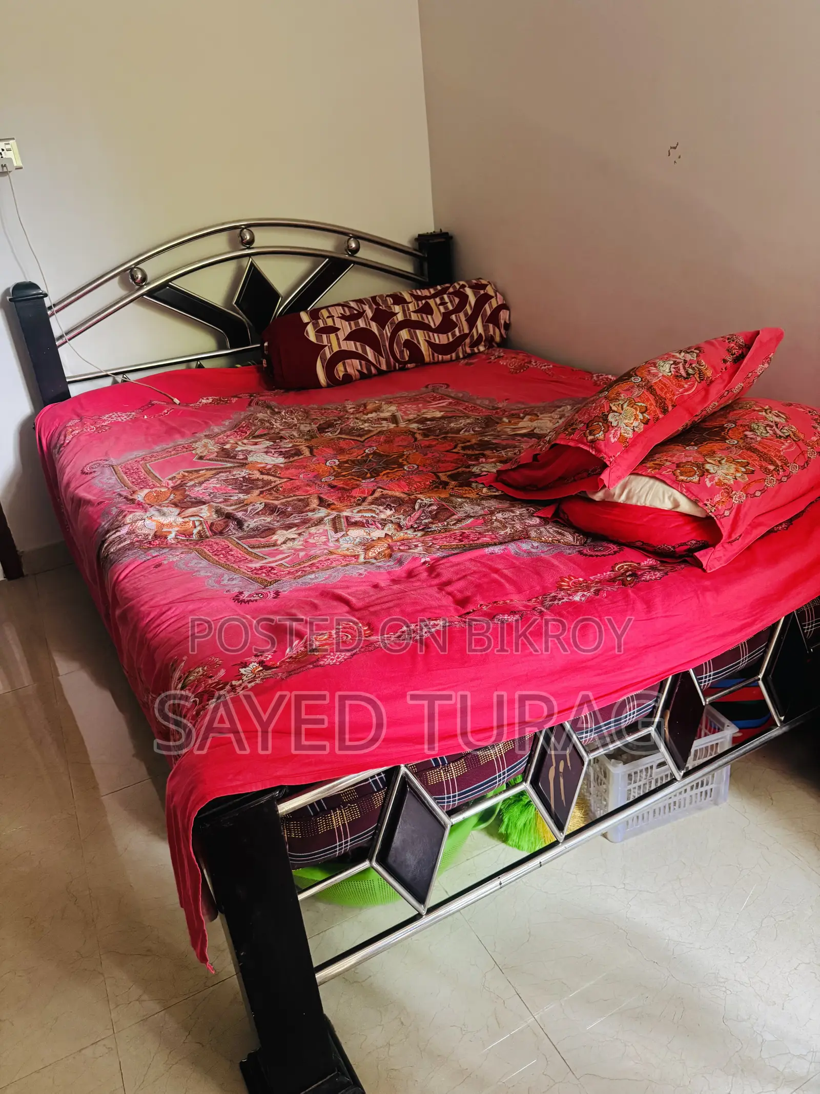 একটি স্টিল ও কাঠের খাট এবং জাজিম বিক্রি করা হবে